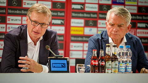 Michael Reschke (l.) bei seiner Vorstellung am Montag in Stuttgart. Neben ihm: VfB-Präsident Wolfgang Dietrich.