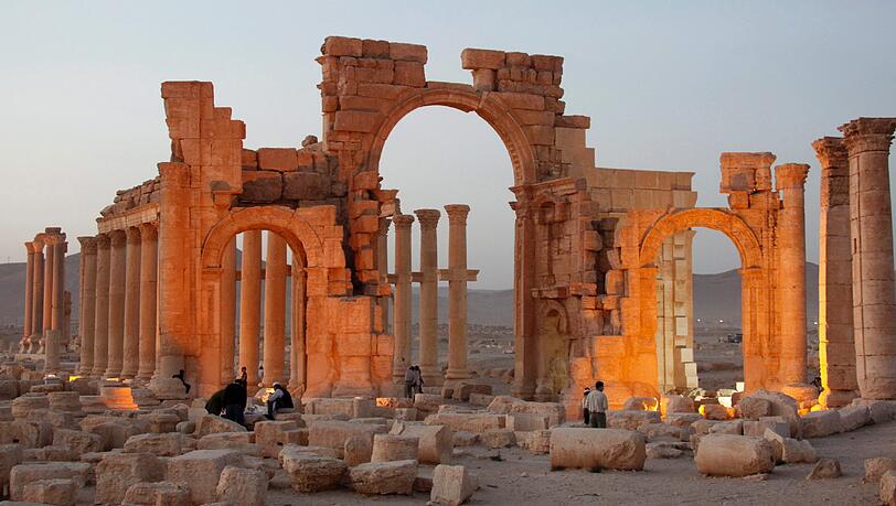 Den Triumphbogen in Palmyra, Syrien, hat der IS zerstört. Den Triumphbogen in Palmyra, Syrien, hat der IS zerstört.