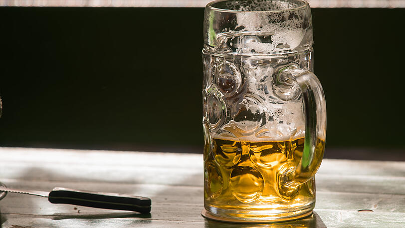 Der Maßkrug: Trinkgefäß und leider auch immer wieder Schlagwaffe.