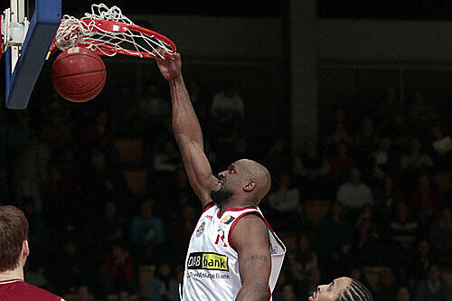 DARIUS HALL (FCB BASKETBALL) - WÜRFE UND WITZE: Leistungsträger und Stimmungskanone: "Hall the Wall" ist nicht nur auf dem Parkett unverzichtbar.