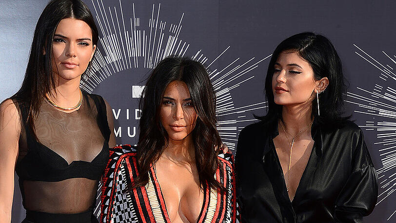 Die Schönheit liegt in der Familie: Von links Kendall Jenner, Kim Kardashian und Kylie Jenner bei den MTV Video Music Awards im August 2014 Die Schönheit liegt in der Familie: Von links Kendall Jenner, Kim Kardashian und Kylie Jenner bei den MTV Video Music Awards im August 2014