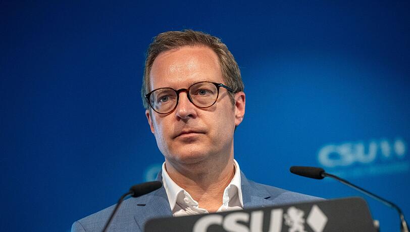 CSU-Generalsekretär Martin Huber sieht für seine Partei noch keinen Grund zur Panik. CSU-Generalsekretär Martin Huber sieht für seine Partei noch keinen Grund zur Panik.