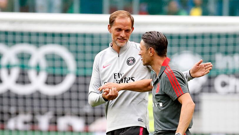 Trainer Thomas Tuchel (l) von PSG und Trainer Niko Kovac von FC Bayern München verabschieden sich nach dem Spiel.