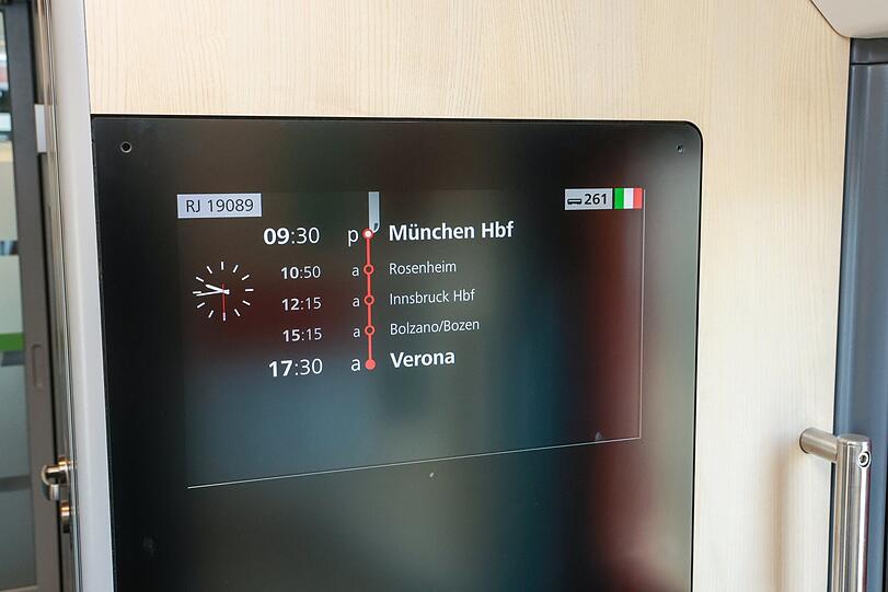 So sehen die Infoirmationstafeln im neuen Railjet aus.