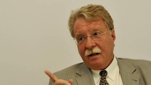 Otmar Bernhard war zu alt für das Ministeramt. Aber er ist nicht zu alt für den Chefsessel bei der Münchner CSU. Otmar Bernhard war zu alt für das Ministeramt. Aber er ist nicht zu alt für den Chefsessel bei der Münchner CSU.