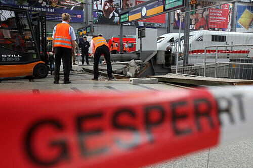 Nach dem Crash: Die Bundespolizei ermittelt am Hauptbahnhof.