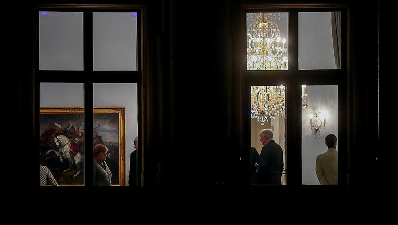 Angela Merkel und Horst Seehofer verhandelten stundenlang mit der FDP und den Grünen. Angela Merkel und Horst Seehofer verhandelten stundenlang mit der FDP und den Grünen.