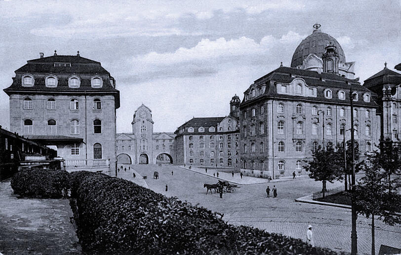 1912: Blick auf das Verkehrsministerium an der Arnulf-, Ecke Seidlstraße - großstädtischer war (und ist) München fast nirgendwo.