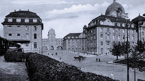 1912: Blick auf das Verkehrsministerium an der Arnulf-, Ecke Seidlstraße - großstädtischer war (und ist) München fast nirgendwo.