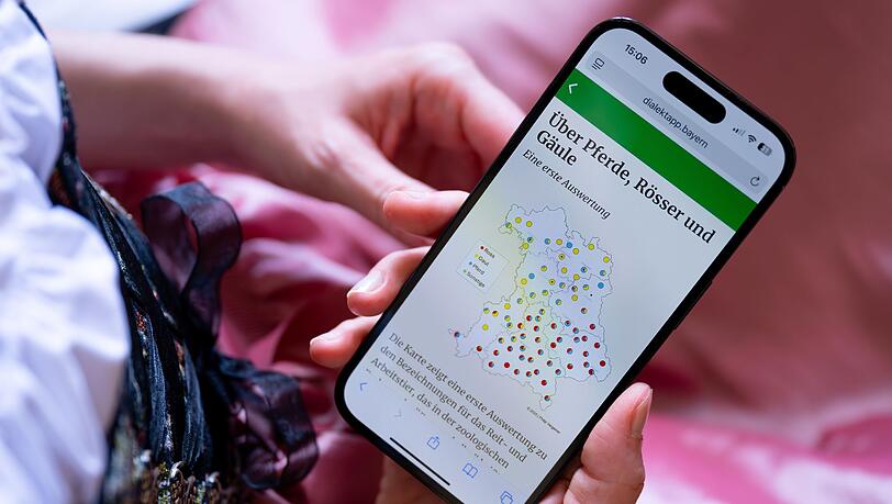 Ein Team aus Wissenschaftlern der Ludwig-Maximilians-Universität (LMU) in München will erforschen, wie sich Dialekte in Bayern entwickeln. Über die DialektApp "DaBay" haben sie in den vergangenen sechs Monaten rund eine Million Antworten von etwa 15.000 Teilnehmern gesammelt. (Illustration) Ein Team aus Wissenschaftlern der Ludwig-Maximilians-Universität (LMU) in München will erforschen, wie sich Dialekte in Bayern entwickeln. Über die DialektApp "DaBay" haben sie in den vergangenen sechs Monaten rund eine Million Antworten von etwa 15.000 Teilnehmern gesammelt. (Illustration)