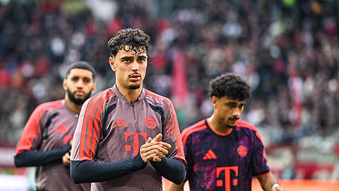 Sa&szlig; gegen Viking Stavanger auf der Bank: Aleksandar Pavlovic.