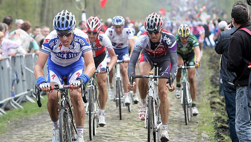 Paris - Roubaix: 258 kraftraubende Kilometer, davon über 50 auf den berühmt-berüchtigten Pflastersteinen müssen die Radprofis bewältigen. Paris - Roubaix: 258 kraftraubende Kilometer, davon über 50 auf den berühmt-berüchtigten Pflastersteinen müssen die Radprofis bewältigen.