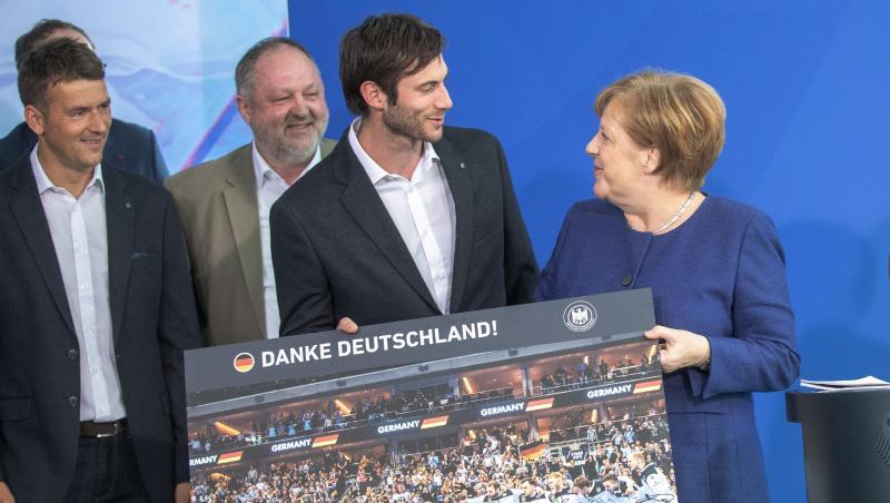 Bundeskanzlerin Angela Merkel empfing in Berlin die deutsche Handball-Nationalmannschaft. Bundeskanzlerin Angela Merkel empfing in Berlin die deutsche Handball-Nationalmannschaft.