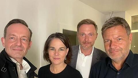 Instagram-Selfie für die Sondierung (l-r): Volker Wissing, FDP-Generalsekretär, Annalena Baerbock, Bundesvorsitzende von Bündnis 90/Die Grünen, Christian Lindner, FDP-Vorsitzender und Robert Habeck, Co-Bundesvorsitzender von Bündnis 90/Die Grünen.