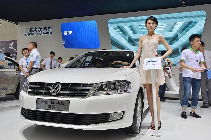 VW-Präsentation auf der Automesse von Qindao im Mai. Vier von zehn neuen Volkswagen fahren mittlerweile in China.