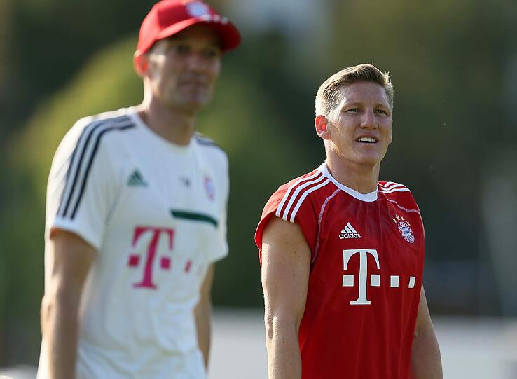 Schweinsteiger übte separat mit einem der Fitness-Trainer.