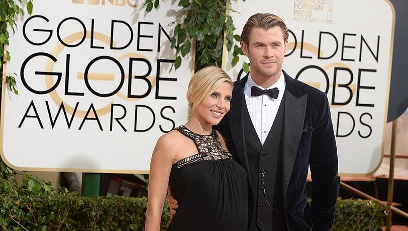 Bei den Golden Globes war bei Chris Hemsworths Frau bereits ein deutlicher Baby-Bauch zu sehen Bei den Golden Globes war bei Chris Hemsworths Frau bereits ein deutlicher Baby-Bauch zu sehen