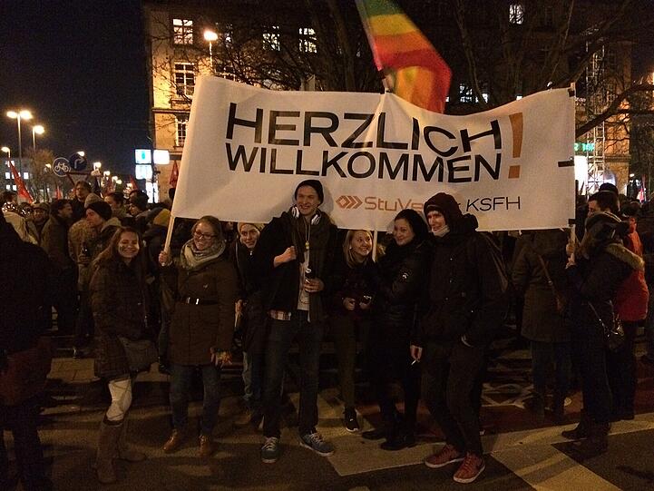 Derzeit ein montägliches Ritual in München: Nopegida vs. Pegida. Auch heute gehen wieder tausende Münchner gegen Hass und Ausgrenzung auf die Straße.