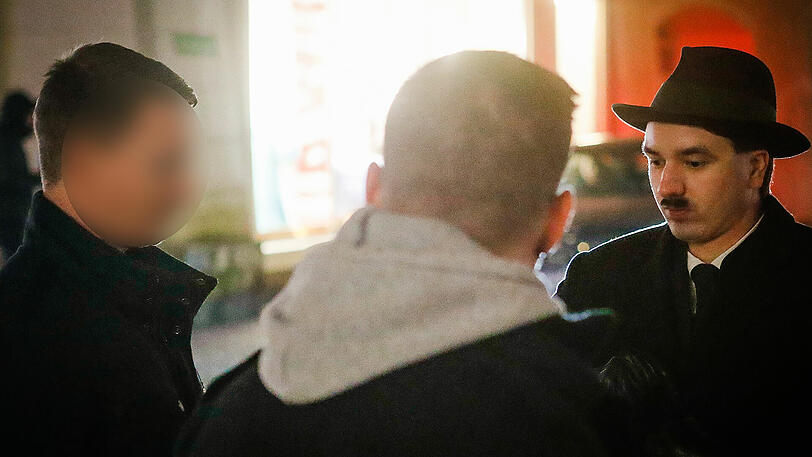 Verhaftung von "Harald Hitler" in Braunau. Die Bilder.