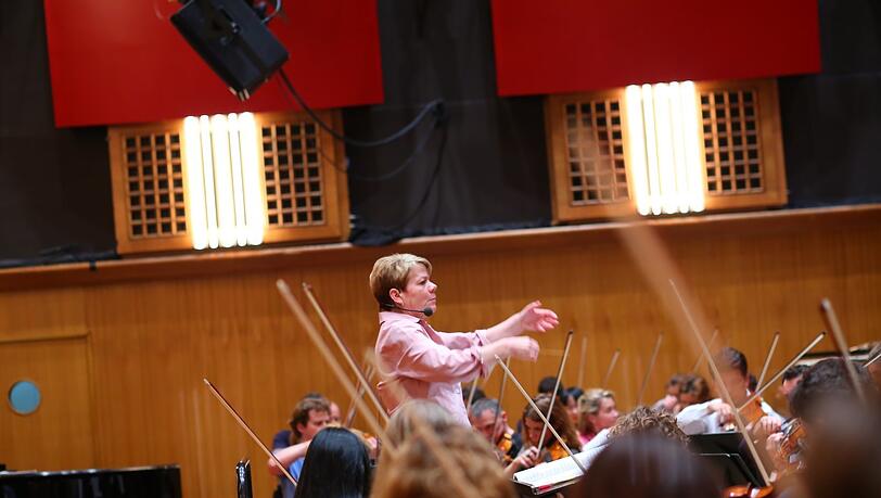 Marin Alsop und das Radiosymphonieorchester Wien des ORF.