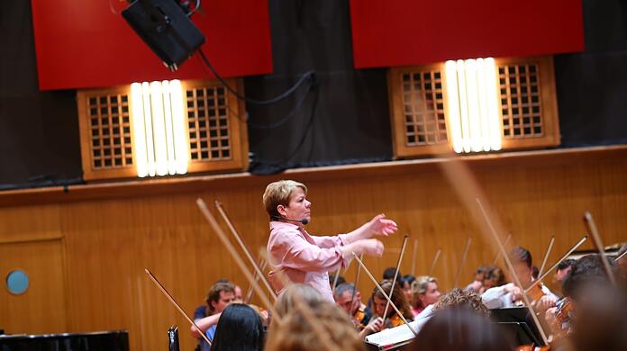 Marin Alsop und das Radiosymphonieorchester Wien des ORF.