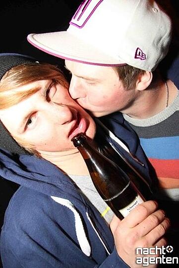 Und auch die Provinz beweist mal wieder, dass die Leute dort ganz städtisch feiern können. Sehen Sie mehr Bilder von der "Bad Taste Party" im AJZ Ebersberg unter: www.nachtagenten.de