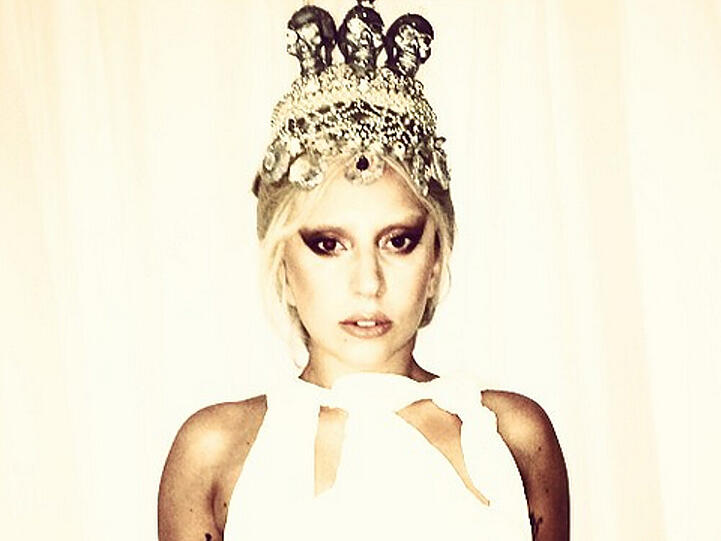 Lady Gaga als griechische Göttin in Athen
