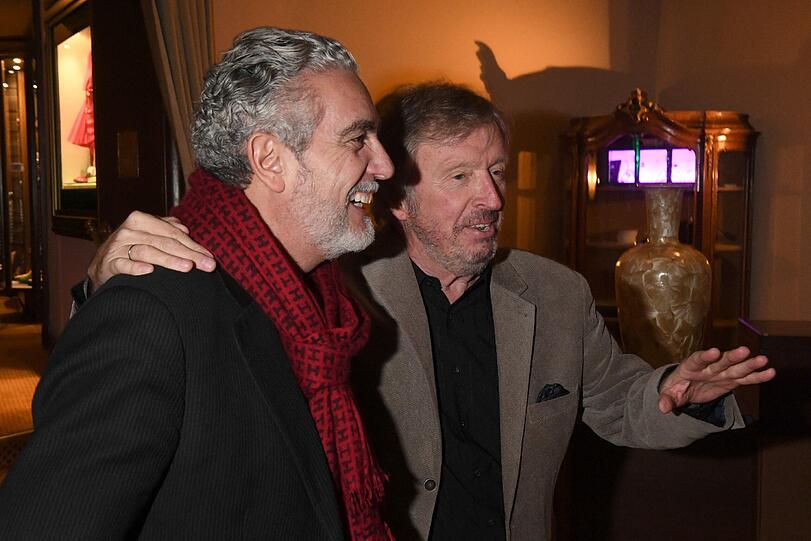 Mario Gamba (l) und Werner Schulze-Erdel im angeregten Plausch