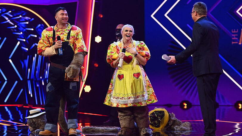 Die erste Enthüllung des "The Masked Singer"-Finalabends: Unter den Erdmännchen steckten Daniela Katzenberger und Lucas Cordalis. Die erste Enthüllung des "The Masked Singer"-Finalabends: Unter den Erdmännchen steckten Daniela Katzenberger und Lucas Cordalis.