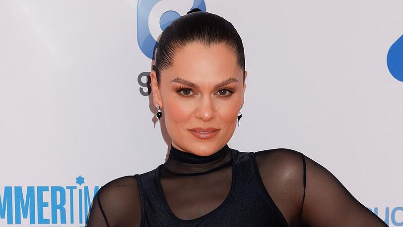 Jessie J meldete sich mit einem Krankenhaus-Bild bei ihren Fans.