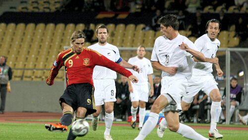 Spaniens Fernando Torres erzielte gegen Neuseeland drei der insgesamt fünf spanischen Treffer. Spaniens Fernando Torres erzielte gegen Neuseeland drei der insgesamt fünf spanischen Treffer.