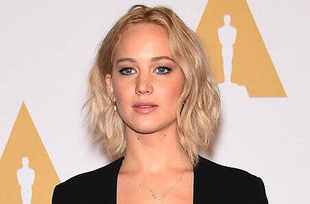 Wenn Jennifer Lawrence Alkohol trinkt, muss sie sich zwangsläufig übergeben.