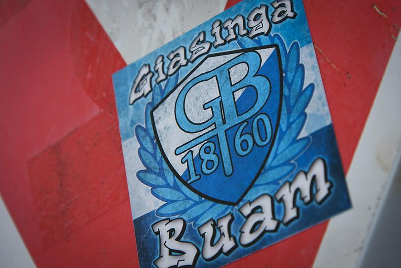 Die "Giasinga Buam". Auch sie sind treue Löwenfans.