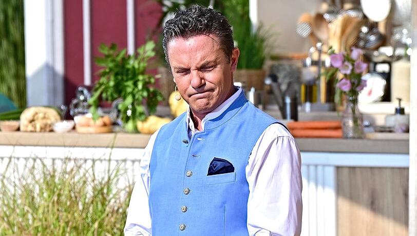 Stefan Mross spricht erstmals über den Doppelmord an seiner Tante und seiner Cousine. Stefan Mross spricht erstmals über den Doppelmord an seiner Tante und seiner Cousine.