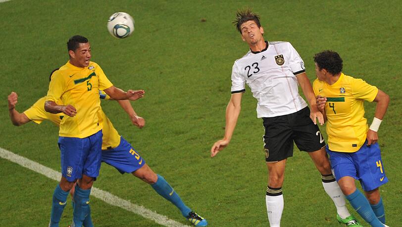MARIO GOMEZ: Hat derzeit einen Vorsprung vor Klose. Bekam jedoch kaum Bälle. Künstlerpech: NOTE 4 MARIO GOMEZ: Hat derzeit einen Vorsprung vor Klose. Bekam jedoch kaum Bälle. Künstlerpech: NOTE 4
