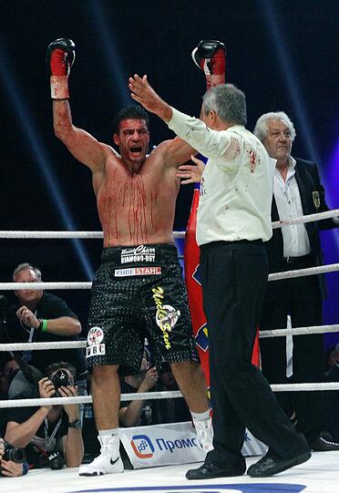 Er blutet und blutet: Charr gibt gegen Klitschko nicht auf.