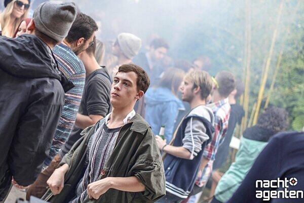 Unter dem Motto IHR WOLLT ES NICHT ANDERS - feierte der Rave Autonimca sein letztes große Open-Air des Jahres, in der Storchenburg, am Ostbahnhof. Mehr Bilder unter: www.nachtagenten.de