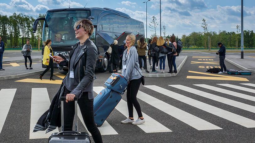 Ausgelassene Stimmung am Flughafen in Zagreb.
