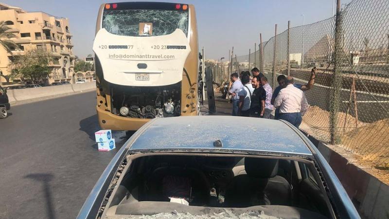 Der Sprengsatz explodierte am Straßenrand explodiert, als ein Touristenbus vorbeifuhr. Der Sprengsatz explodierte am Straßenrand explodiert, als ein Touristenbus vorbeifuhr.