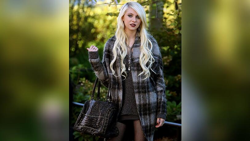 Ein "Indie Sleaze"-Outfit à la Taylor Momsen alias Jenny Humphrey.