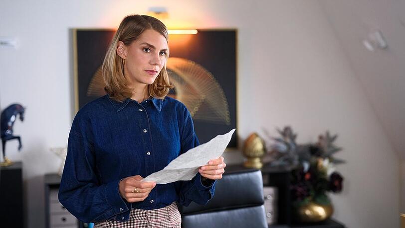 "Unter uns": Stella fragt sich, ob sie ihre Mutter verraten soll.