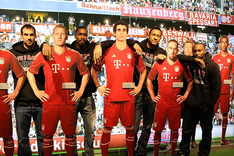 Die Basketballer (v.l.) Yotam Halperin, Brandon Thomas, Lawrence Roberts und Tyrese Rice &ndash; mit ihren prominenten Vereinskollegen.