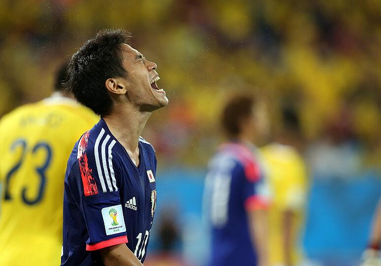Es handelt sich um Shinji Kagawa. Der ehemalige BVB-Profi holt mit Japan nur einen Punkt und scheidet als Letzter der Gruppe C aus.