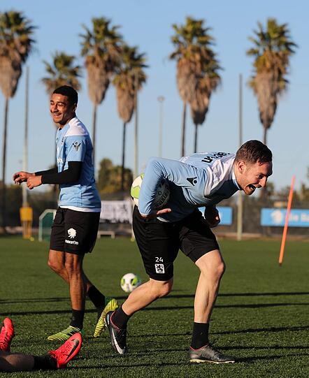 Gleich am ersten Tag des Trainingslagers bat Trainer Daniel Bierofka seine Spieler zum Training.