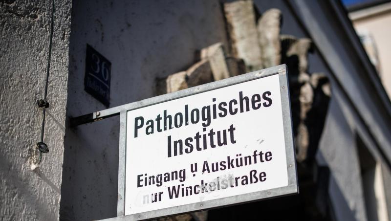 Die Pathologie-Mitarbeiterin wurde wegen ihres Videos aus der Leichenhalle freigestellt. Die Pathologie-Mitarbeiterin wurde wegen ihres Videos aus der Leichenhalle freigestellt.