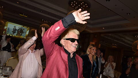Heino reiste für einen Termin in München mit dem Privatjet an. Was hat es damit auf sich?