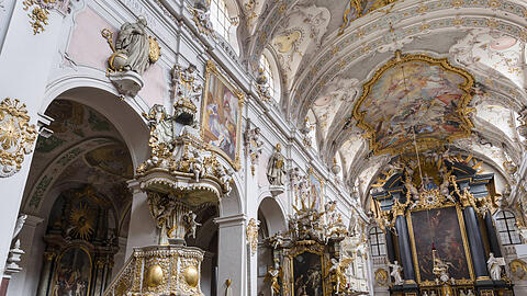 Die p&auml;pstliche Basilika Sankt Emmeram zu Regensburg. In den heiligen Hallen kam es jetzt zum Eklat.