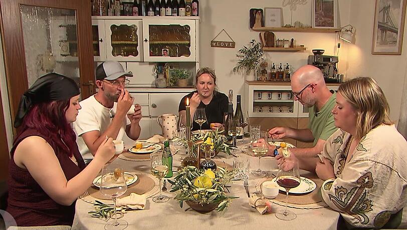 An Tag 4 trifft sich die Pfälzer Dinner-Runde bei Lorene (Mitte) in Landau. An Tag 4 trifft sich die Pfälzer Dinner-Runde bei Lorene (Mitte) in Landau.