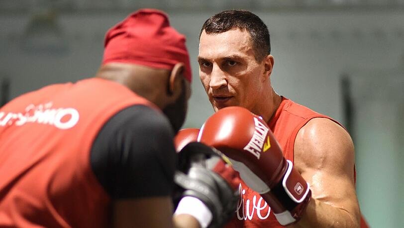Wladimir Klitschko geht mit knapp 110 Kilo in den Ring. Wladimir Klitschko geht mit knapp 110 Kilo in den Ring.
