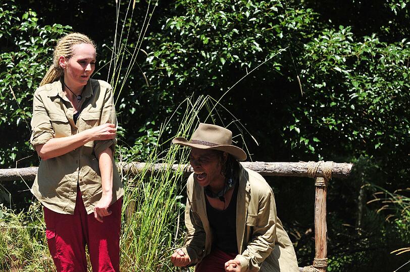 Ganz ohne Sterne auf dem Konto gehen die beiden zurück ins Camp. Dafür liefern sie sich eine ordentliche Konfrontation. Helena schreit Ricky nach der Prüfung an.